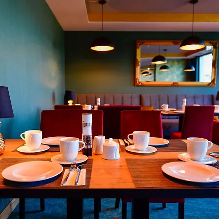 Western Parkhotel & 4* Chociebuż