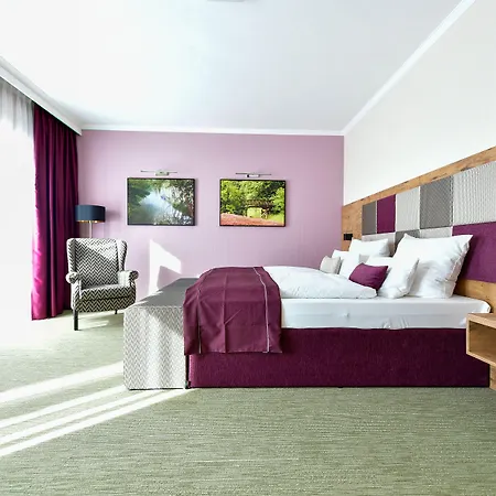 Western Parkhotel & 호텔 콧부스